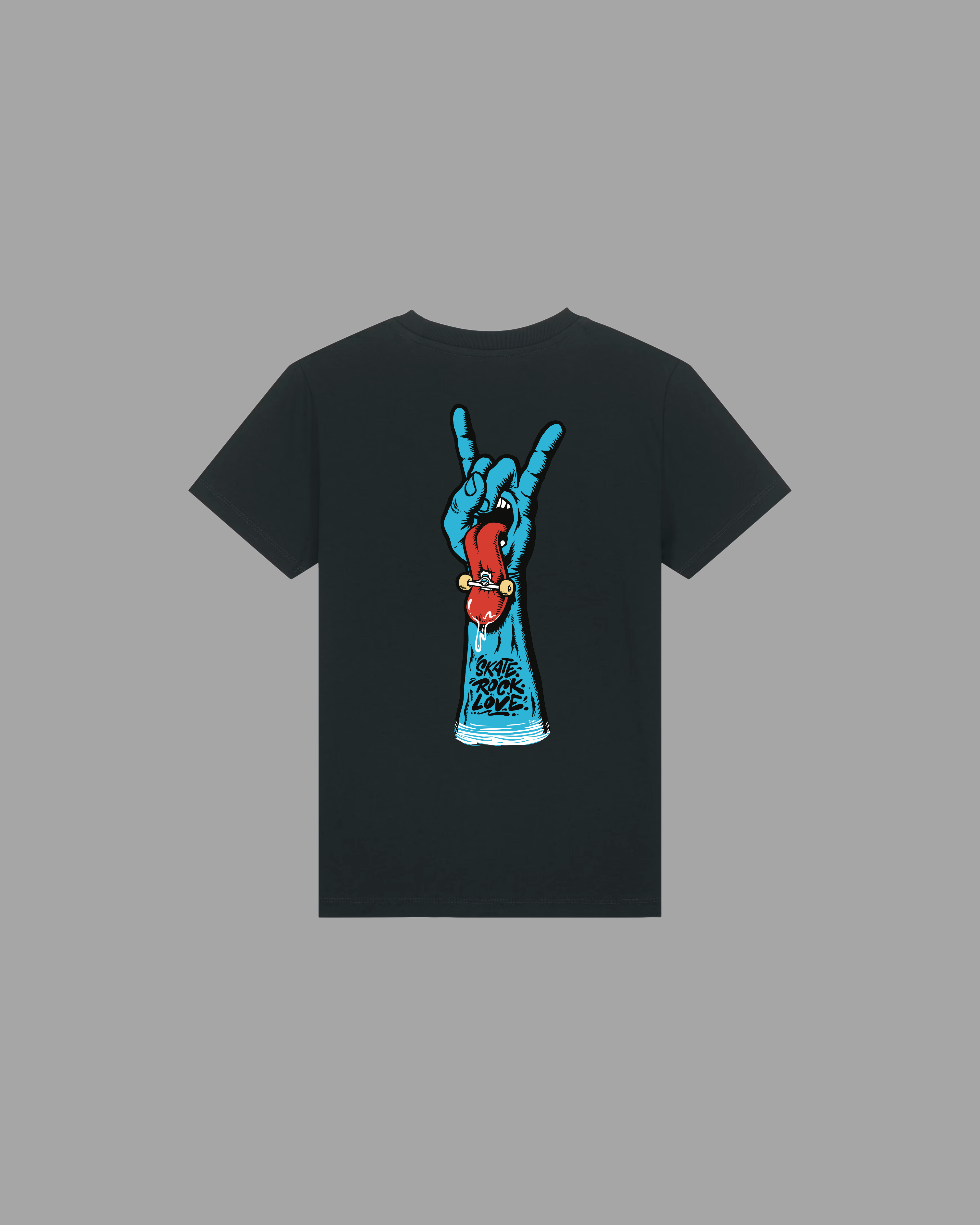 Schwarzes Kids T-Shirt von Back To The Streets, Rückenansicht mit großem Print: blaue Hand im Metal-Gruß mit heraushängender roter Zunge und Skateboard, Schriftzug Skate. Rock. Love.
