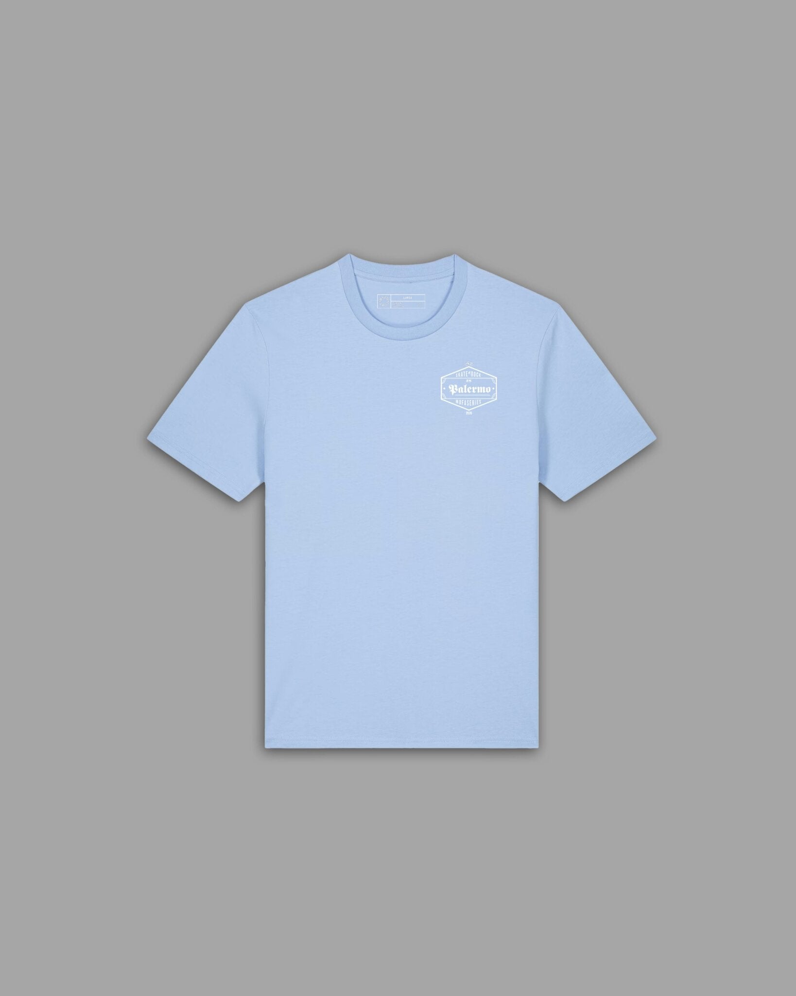 Skate'n Rock Palermo T-Shirt Vorderseite in Hellblau mit hexagonalem Palermo Brustlogo – Skateboard Streetwear